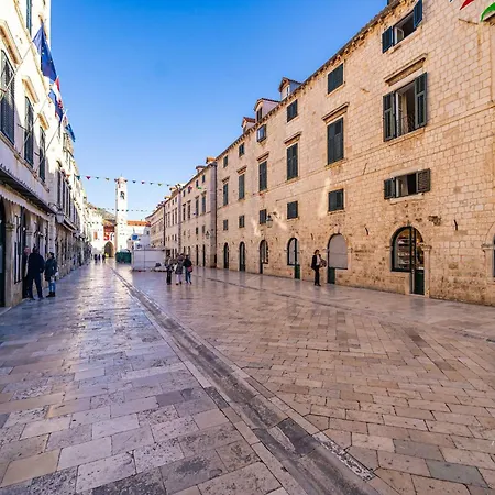 Lumin - With View Third Floor Br4